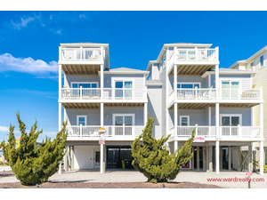 Sandcastles Streetside Exterior