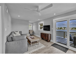 NEW - unbeatable views & location!