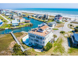 Bay Manor image